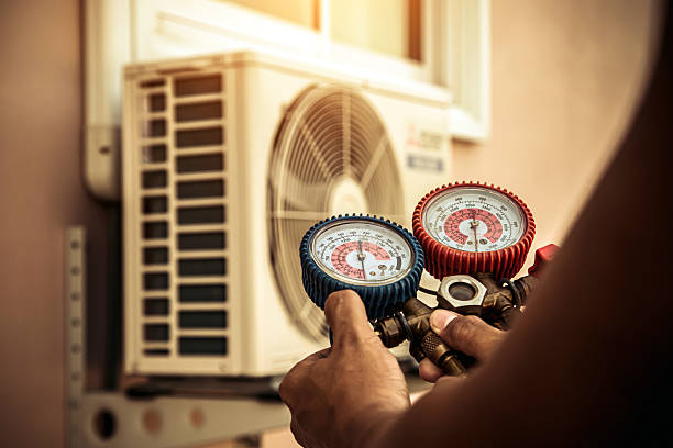 Professional Air Conditioning Service technician working in Dunnellon, FL
